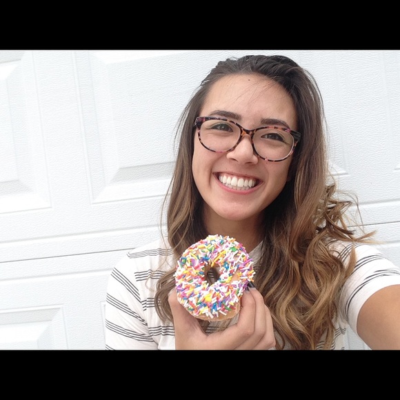 Meet your Posher, Hannah - Picture 1 of 1